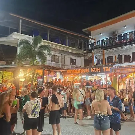 Revolution Koh Tao Hostel